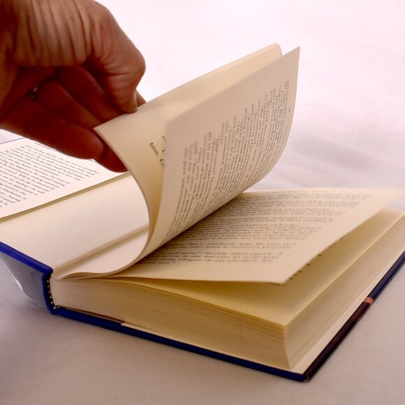 He Sees You When You're Sleeping by Mary Higgins Clark, Carol Higgins Clark - Picture 5 of 7